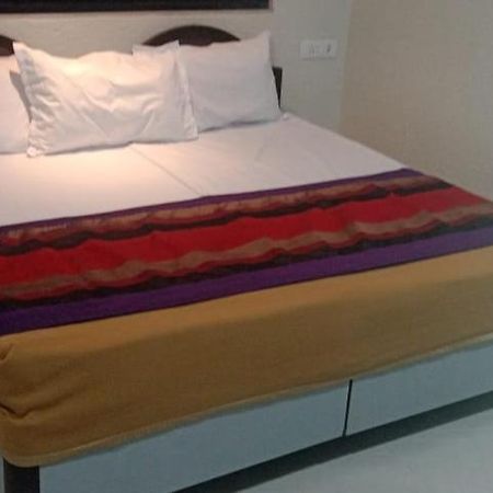 Shraddha Hotel Мумбаи Экстерьер фото