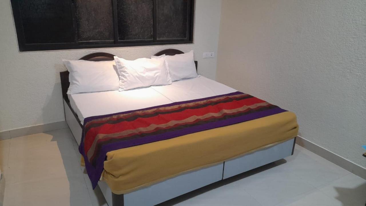 Shraddha Hotel Мумбаи Экстерьер фото